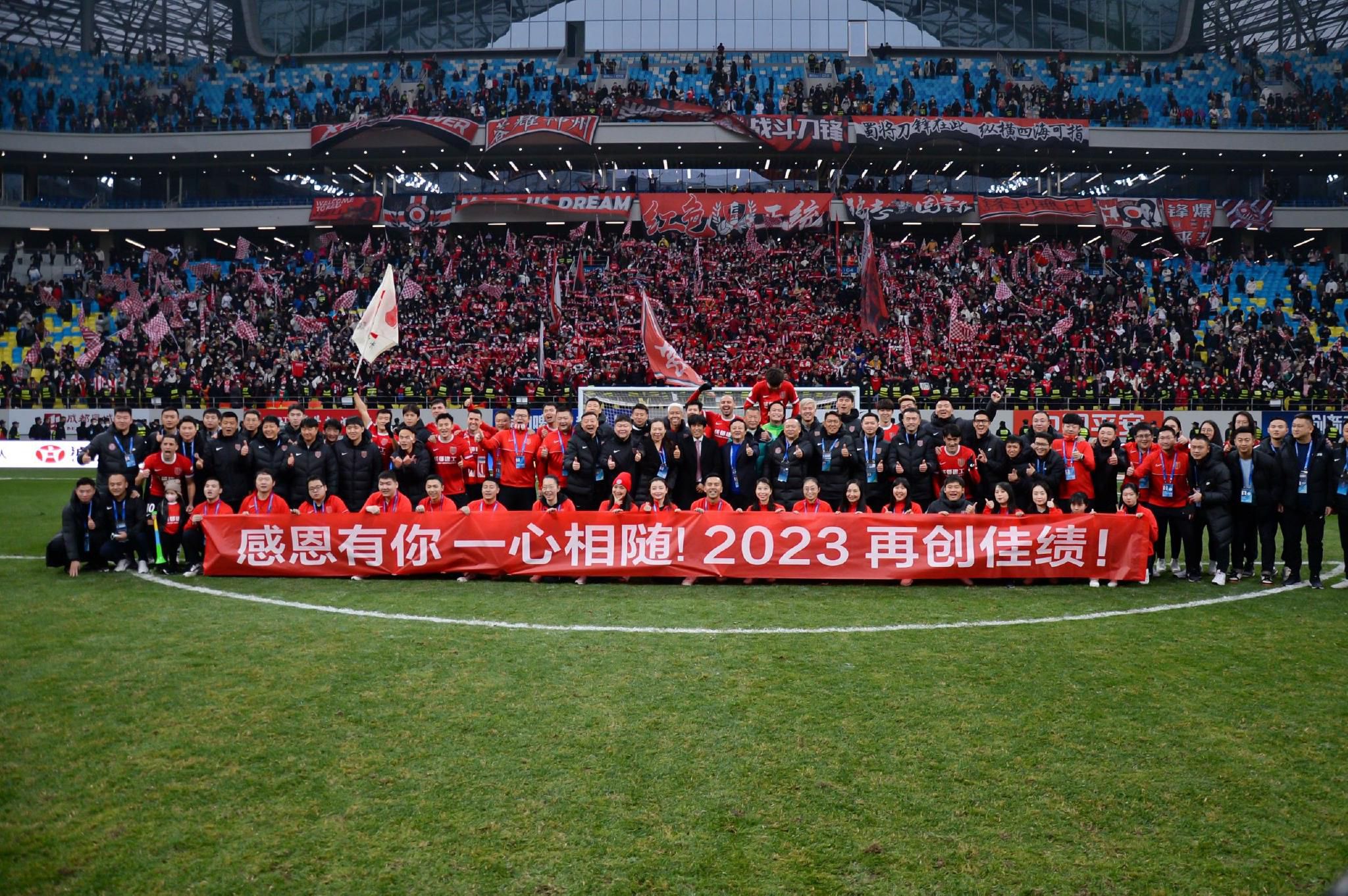 7月8日，由黄百鸣监制，何纬丰执导，姜潮、林家栋、陈静、盛君、于波、王梓轩、王思懿、冯素波、安圣浩、易扬等主演的爱情电影《我们遇见松花湖》曝光了一款“两世爱”预告，预告中用一个故事生动的描绘出了两代人爱情最美好的样子，诠释了在乱世中寻爱，在信仰中等待的生活真谛